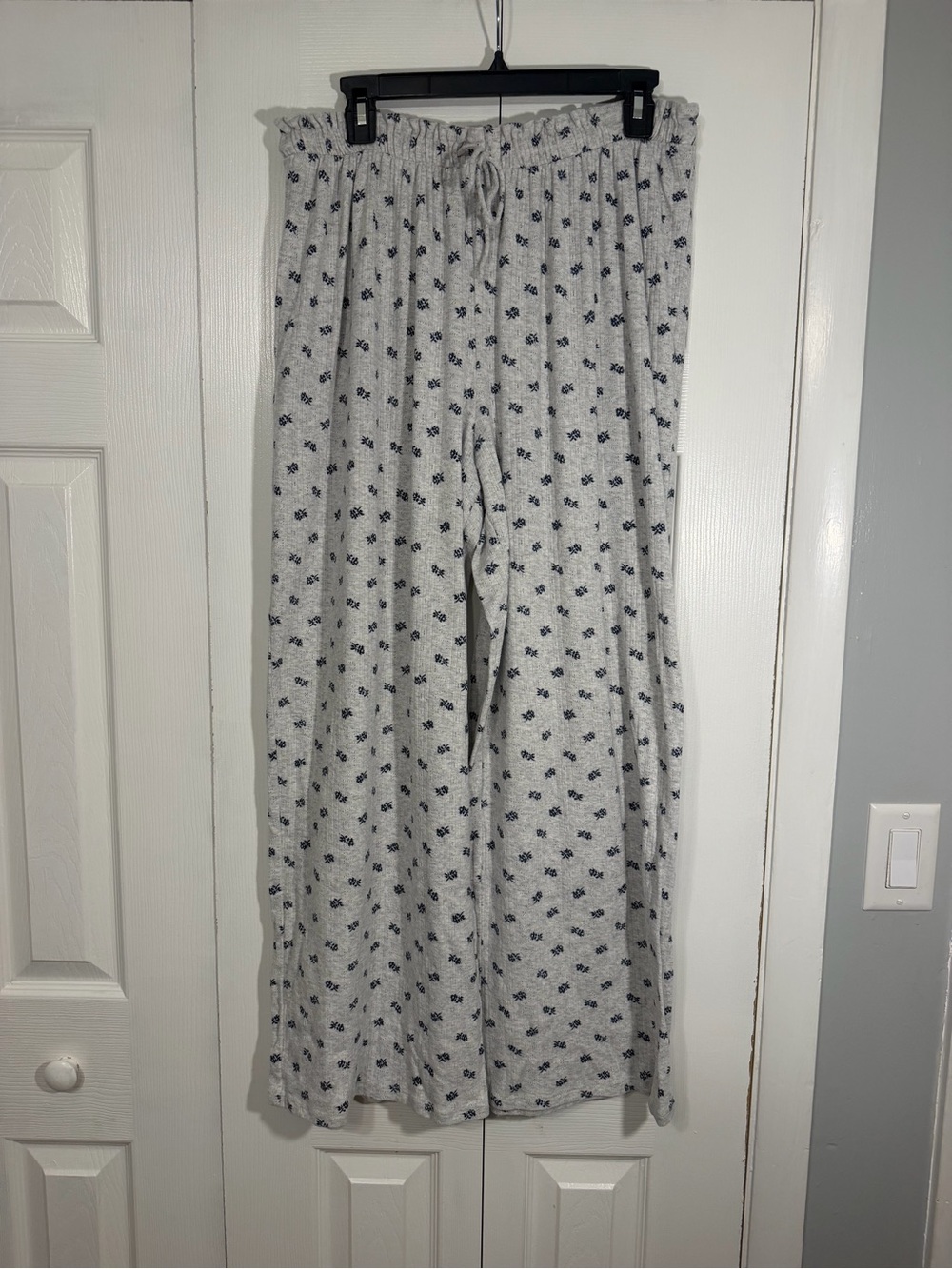 Aerie Floral Wide Leg Lounge Pants L Gray Navy